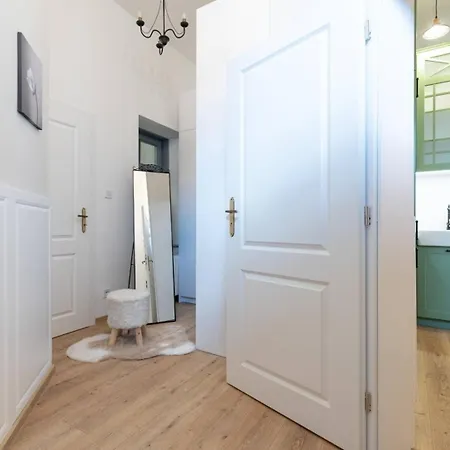 Tost Palace - Centrum With Private Parking Apartmán *