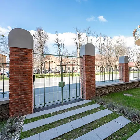 Tost Palace - Centrum With Private Parking Apartmán Košice